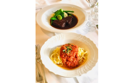 ベニズワイガニの特製トマトソースのパスタと和牛ホホ肉の赤ワイン煮込みセット