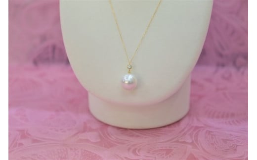 【30-12】南洋真珠とダイヤのペンダント