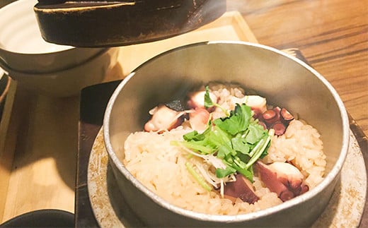 調味液を入れて米と一緒に炊くだけで
風味豊かな『タコ飯』も楽しめます！