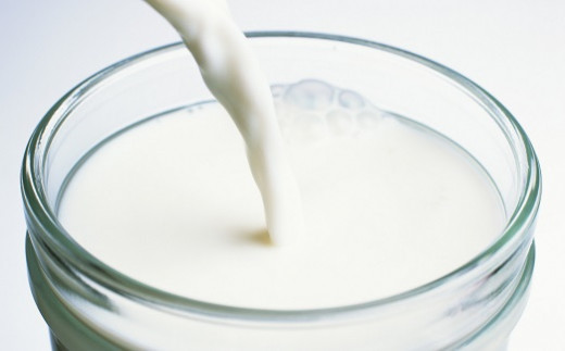 乳脂肪・乳たんぱく質の含有量が高く、コクと深く濃厚な味わいが特徴です