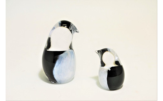 [1.5-134]　スウェーデンガラス　置物「ペンギンの親子」