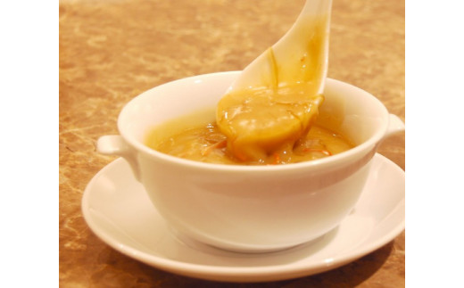 ふわっととろけるフカヒレの食感！濃厚な白湯スープをお楽しみください！