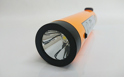 《水分で点灯！》ECOな水電池懐中電灯（白色LED） 1本（径4.6㎝×17cm 約138g）防災用