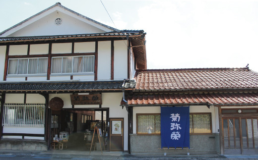 岡田屋本店さんは、江戸時代後期1877年に島根県の西部に位置する益田市で創業した老舗の酒蔵です。