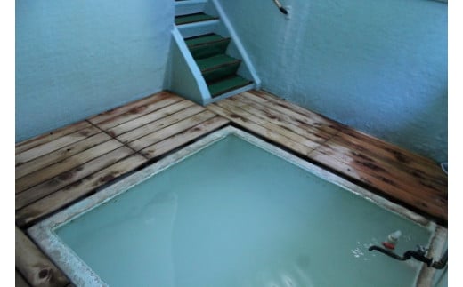 下風呂温泉郷内宿泊施設の浴槽の一例