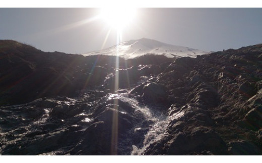 富士山融雪期だけの幻の滝（期間限定５月～６月上旬）