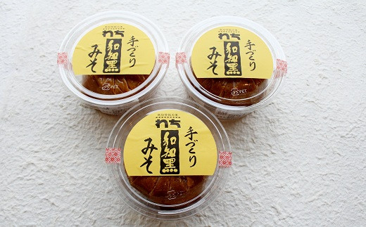 北部農産加工所が手づくりする黒豆味噌「和知黒みそ」を400g入り3個お届けします。ｗ