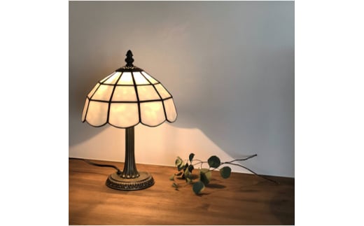 Nijiiro Lamp のステンドグラスのテーブルランプ 木漏れ日 ホワイト【1219656】 734487 - 愛知県瀬戸市