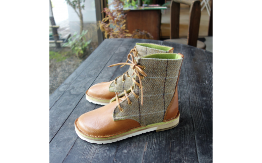 3.ツイードタイプ
ウール100%のツイードを使った秋冬向けの靴。
ツイードの種類もたくさんご用意しております