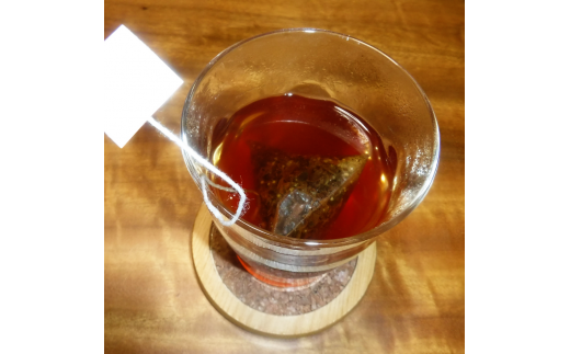 生姜紅茶は、生姜の良い香りが口の中に広がります。くつろぎのひと時に、南国の味と香りをお愉しみください。