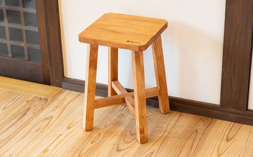 スツール 角型[キャメル](高さ45㎝ 幅30㎝ 奥行30㎝)下呂市 木製 1点もの ナチュラル 椅子 イス オリジナル チェア シンプル