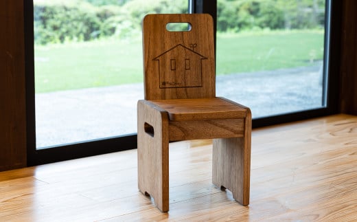 子供チェアー[ショコラ](高さ53㎝ 幅26㎝ 奥行27㎝ 座面高28㎝)下呂市 木製 1点もの ナチュラル キッズ 椅子 イス オリジナル 子供用 ローチェア