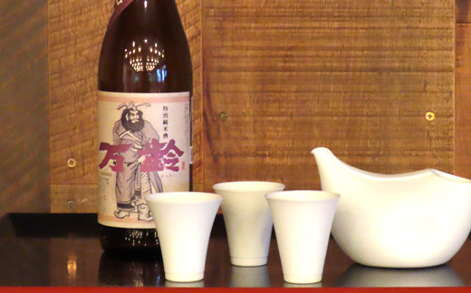 辛口で天ぷらなどの油料理と相性抜群。飲み方は常温、お燗がおススメ。