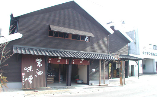 佐賀県唐津市で大正8年に創業され、味噌醸造を始めたマツキン醸造。
伝統的なやり方をしっかり踏襲して作業を行なっております。