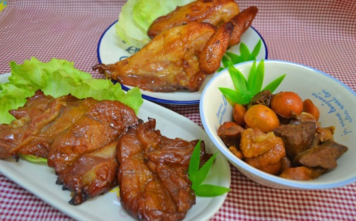 鶏モツ煮・鶏焼肉・ローストチキン3点セットをお届け。