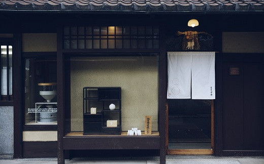 京の老舗・三味洪庵は、その季節のおいしいものだけを、手間を惜しまず、心を込めて。京ならではの美風を今に伝えています。
