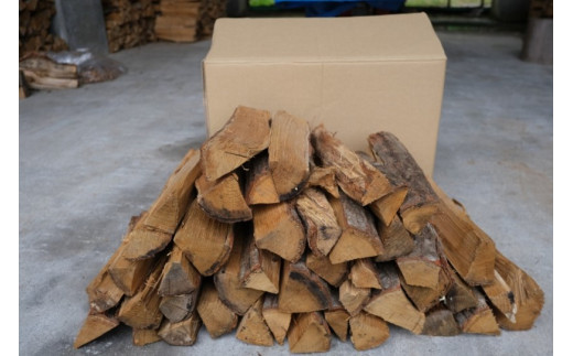 広葉樹の薪は、火力に優れ、火持ちが良いのが特徴です。
