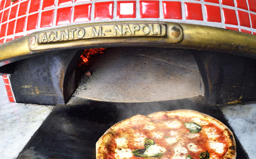 イタリア・ナポリで100年以上の歴史を誇るマリオアクント社製の薪窯を使用！
簡単に本格的な味がお楽しみいただけます。
