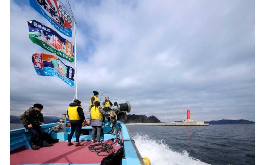 fc-44-012 [自然アドベンチャー体験チケット1名様分]釜石湾を知り尽くした漁師さんがご案内!漁船クルーズ i n 釜石湾