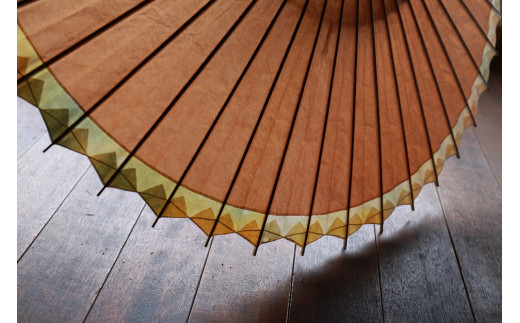 ※写真に使用されている和傘は、原液の色となります。