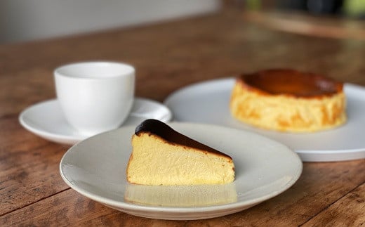 スペインのバスク地方が発祥とされる「バスクチーズケーキ」。