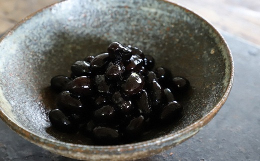 京丹波町の特産・丹波黒大豆をたっぷり使っています。