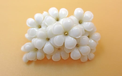 白珊瑚ブローチ1【彫り・花】 - 高知県宿毛市｜ふるさとチョイス