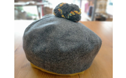 AO045【warmheart】子供用ボンボン付きベレー帽(マスタードイエロー) 55cm