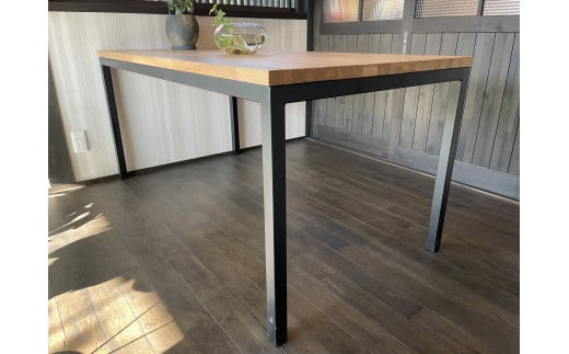 ダイニングテーブル（タモ無垢積層材）サイズ：1800×800×700（mm）|株式会社　弘栄工務店