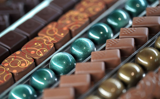 【12ヵ月 定期便】チョコレート専門店のオリジナルボンボンショコラセット|NICO Chocolaterie