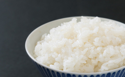 米粒が大きくて食感が良く、ツヤと粘りがあり、冷めても美味しい