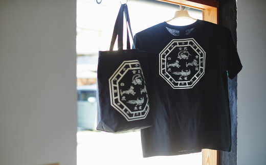 キトラ四神トートバッグ（黒）＆Tシャツ（黒・LLサイズ）セット 240998 - 奈良県明日香村
