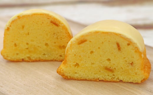 レモンケーキには鴨川産レモンの果肉と皮を練り込んでいます。