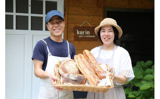 cafe karinは南小国町の山の中にあるカフェです。
家族の力を借りながら姉弟で営んでいます。