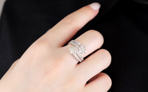 ナチュラルネイビー ダンシング！ 揺れて煌く 0.5ct ダイヤモンド K18