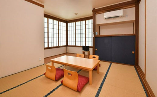 【宿泊室1】畳敷きの落ち着いた和室です。3～4名様のご利用になります。