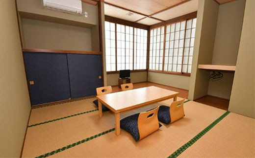【宿泊室2】畳敷きの落ち着いた和室です。3～4名様のご利用になります。