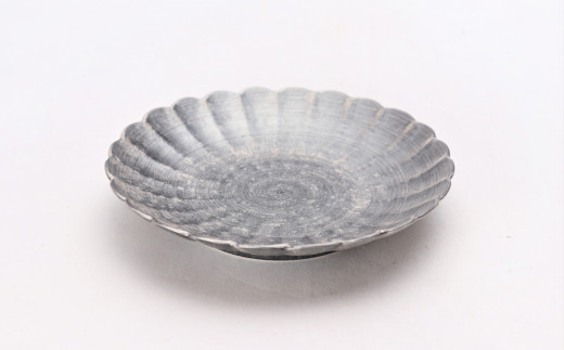 菊型銘々皿（雲母銀）　窯変釉のため、一枚一枚結晶の出方が違います。ご了承下さい。