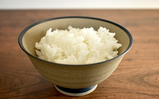 長老米の炊きあがりは、ピカピカのつやがあります。