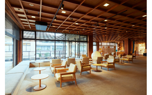 黒川紀章の建築空間で和多屋別荘オリジナルブレンドのスペシャリティーコーヒーをお楽しみいただけます。