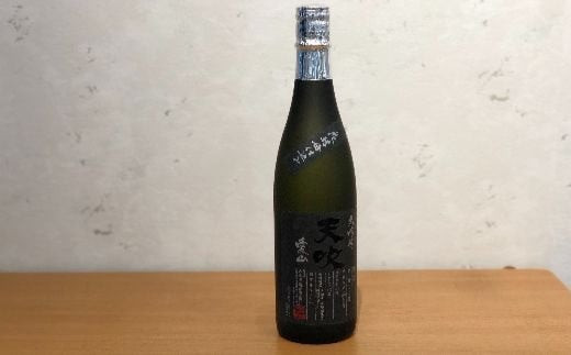 天吹　裏大吟醸　愛山
希少な酒米、兵庫県産‘愛山’を使用した大吟醸。アベリアの花酵母で醸されたフルーティーな逸品。