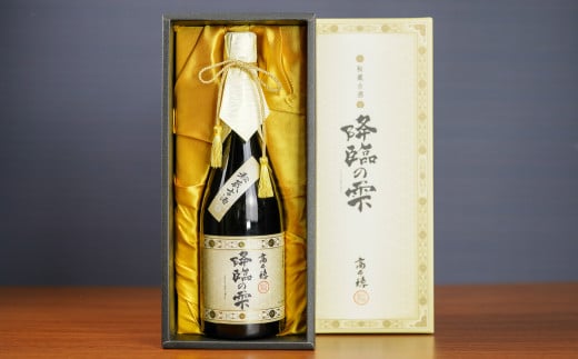 「黒麹高千穂」の原酒をゆっくり熟成させて、香ばしさ・旨み・コク・まろやかさが増した古酒に昇華。