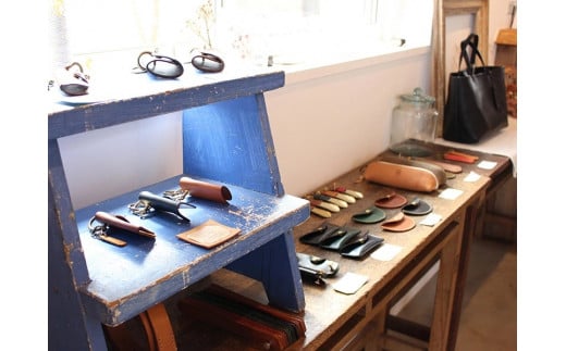 OND WORK SHOPは信濃町に拠点を置く、革製品のお店です。一つ一つ、丁寧にお作りしています。