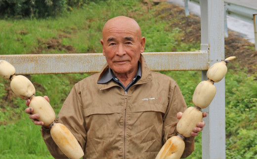 株式会社髙橋れんこん代表の髙橋 豊さん。日々美味しいれんこんの栽培と研究に励んでいます。