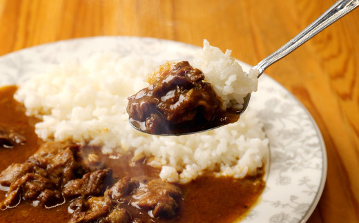 飴色になるまでじっくり炒めた玉ねぎとお肉の旨味がたっぷり溶け込んだ ホロホロ 牛すじ カレー ガッツリ (250g×4)計1kg