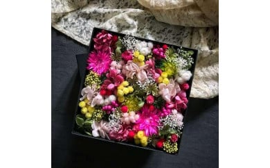 ポップカラーのお花を集めたドライフラワーボックス/Lサイズ（福岡市） 459185 - 福岡県福岡市