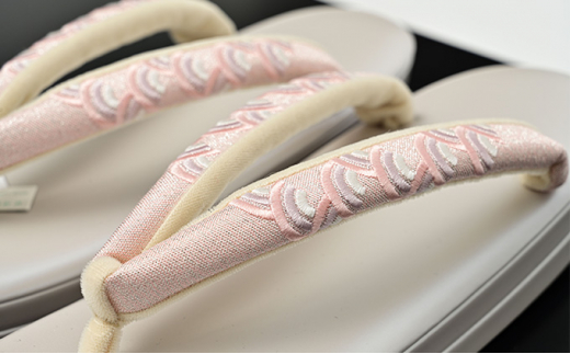 ぞうり　薄グレーの台にピンクの青海波の花緒L　2段　お着物に　きもの [№5275-0274]|篠原縫製