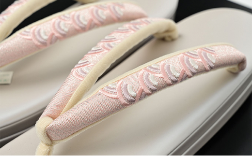 ぞうり　薄グレーの台にピンクの青海波の花緒L　2段　お着物に　きもの [№5275-0274]|篠原縫製