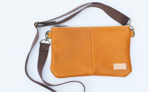 素材本革鹿革製のハンドメイドバッグ