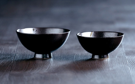 こだわりの白磁 夫婦 茶碗 セット（桐箱入り）／ 黒彩磁 大容量サイズ 夫婦茶碗